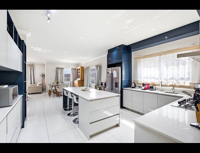 4 BEDROOM HOUSE FOR SALE IN CRAIGAVON